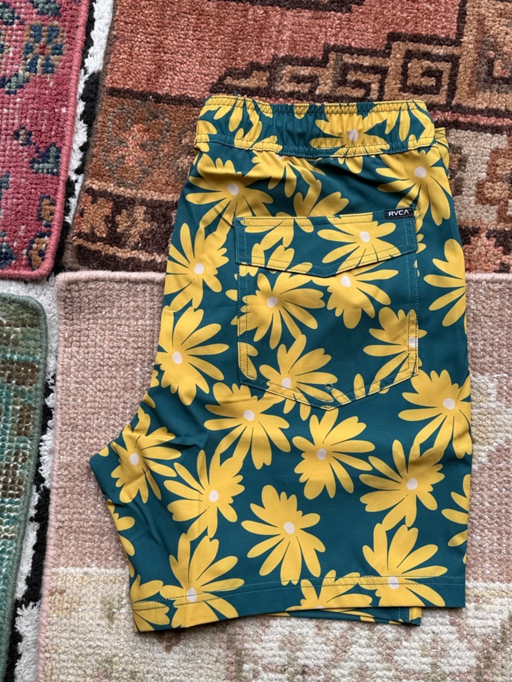 RVCA ~ WESTLEY TRUNK 17 ~ Teal Swim Shorts with Yellow Daisy Print ~ Large